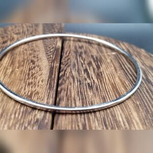 Shiny gloss silver tone bracelet B914